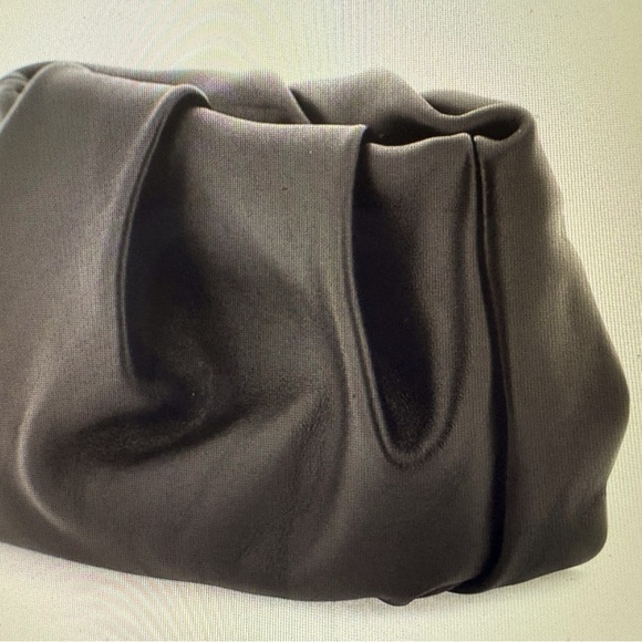 BURBERRY NEW ROSE BLACK CLUTCH
WITH TAGS ATTACHED - Picture 2 of 9